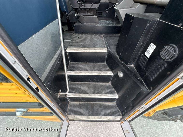 image for item DO0286 2006 Thomas Built FS65 school bus