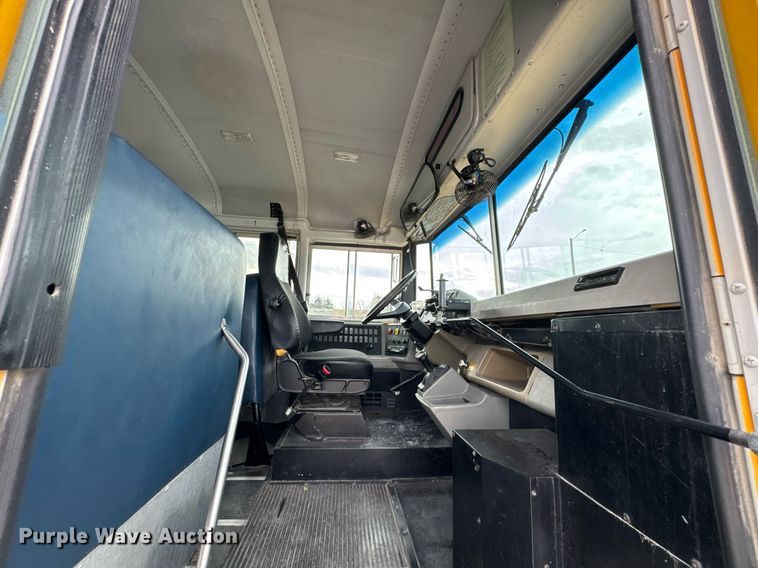 image for item DO0286 2006 Thomas Built FS65 school bus