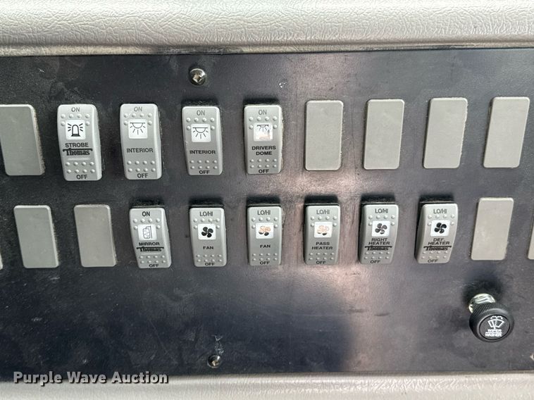 image for item DO0286 2006 Thomas Built FS65 school bus