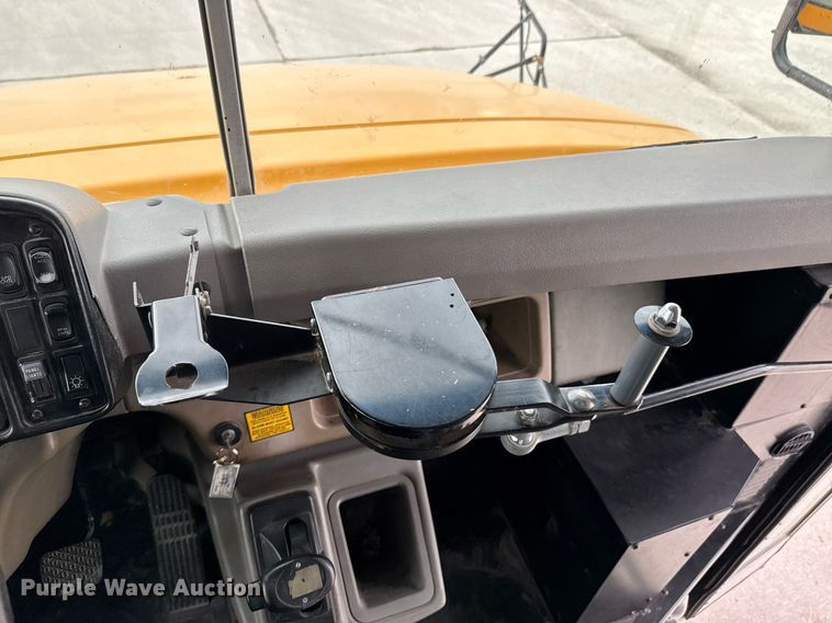 image for item DO0286 2006 Thomas Built FS65 school bus