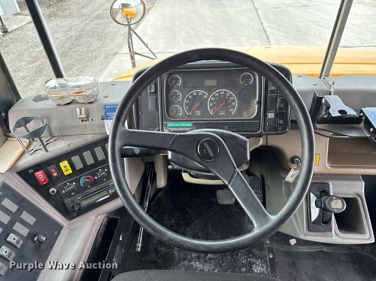 image for item DO0286 2006 Thomas Built FS65 school bus