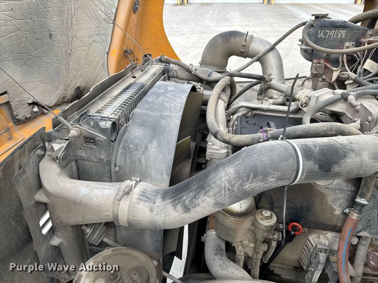 image for item DO0286 2006 Thomas Built FS65 school bus