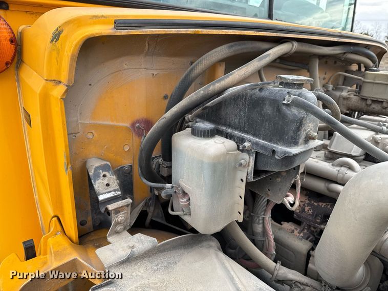 image for item DO0286 2006 Thomas Built FS65 school bus