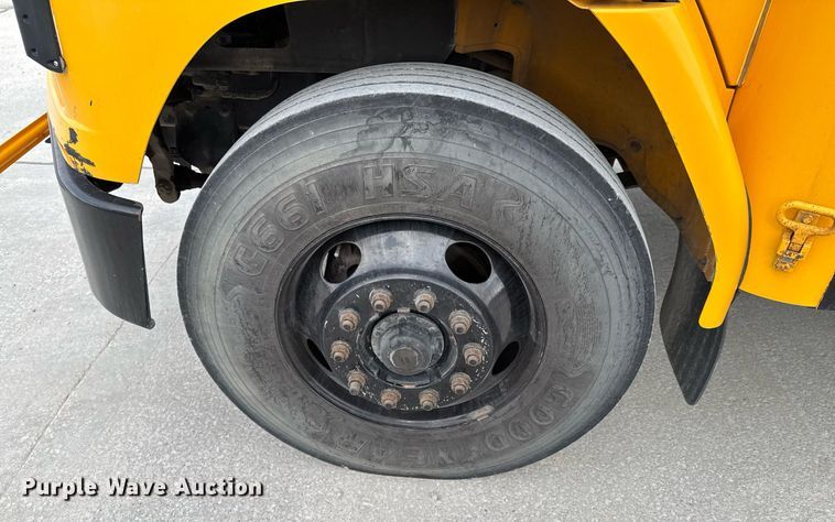 image for item DO0286 2006 Thomas Built FS65 school bus