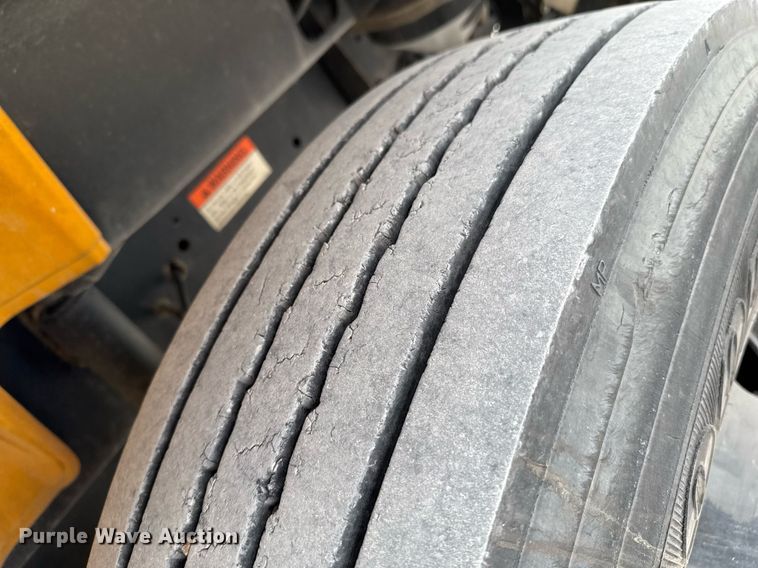 image for item DO0286 2006 Thomas Built FS65 school bus