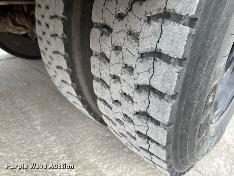 image for item DO0286 2006 Thomas Built FS65 school bus