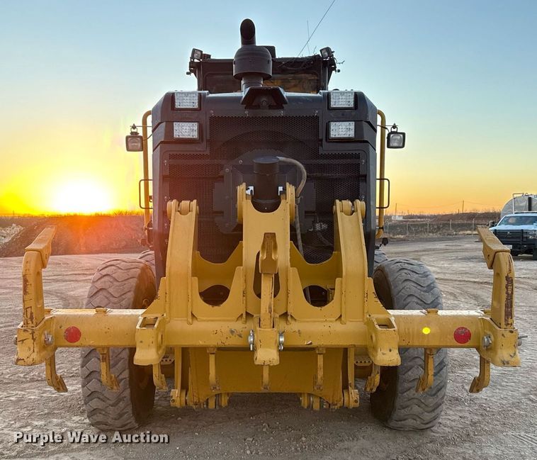 image for item DO2657 2019 Caterpillar 140M3 motor grader