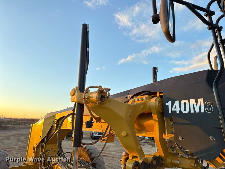 image for item DO2657 2019 Caterpillar 140M3 motor grader