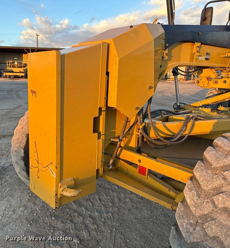 image for item DO2657 2019 Caterpillar 140M3 motor grader