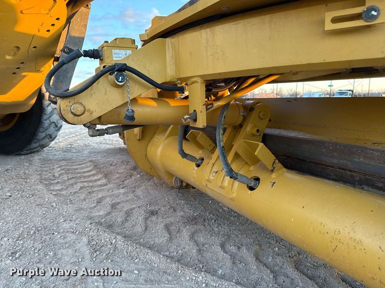 image for item DO2657 2019 Caterpillar 140M3 motor grader