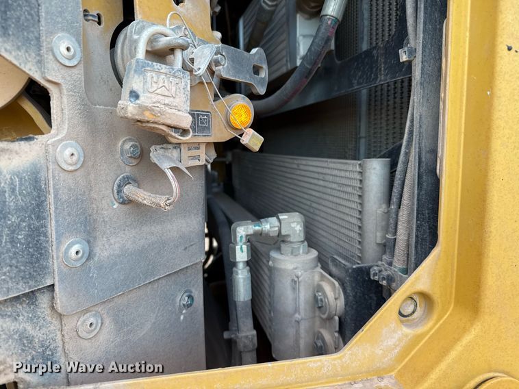 image for item DO2657 2019 Caterpillar 140M3 motor grader