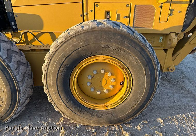 image for item DO2657 2019 Caterpillar 140M3 motor grader