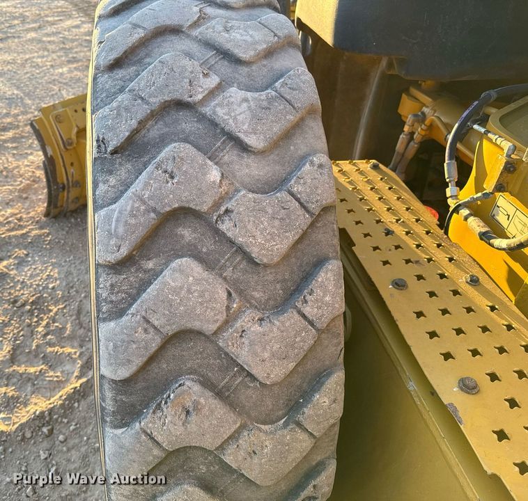 image for item DO2657 2019 Caterpillar 140M3 motor grader