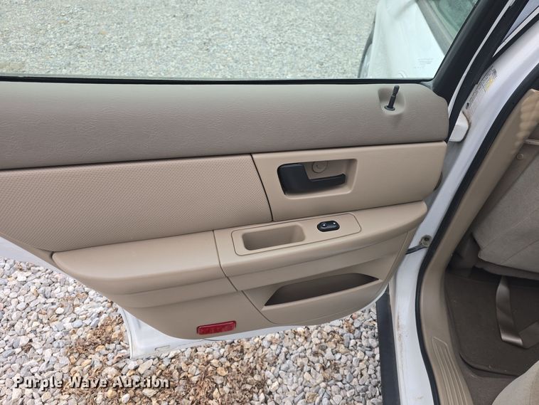 image for item DO7747 2007 Ford Taurus SE 