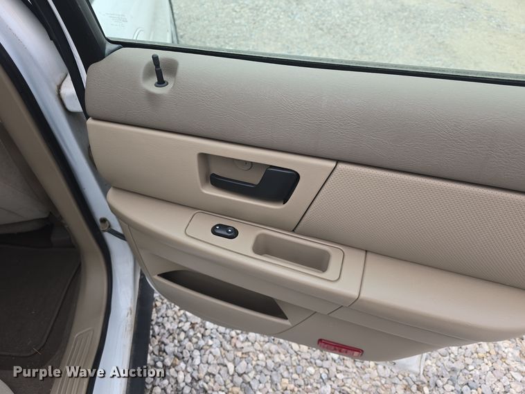 image for item DO7747 2007 Ford Taurus SE 