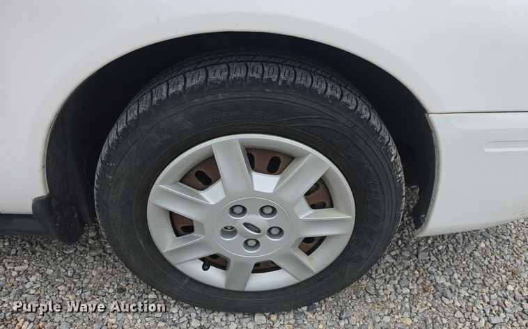 image for item DO7747 2007 Ford Taurus SE 