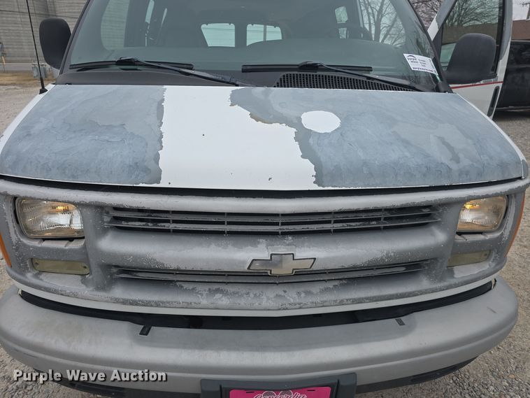 image for item DO7748 2002 Chevrolet Express 1500 