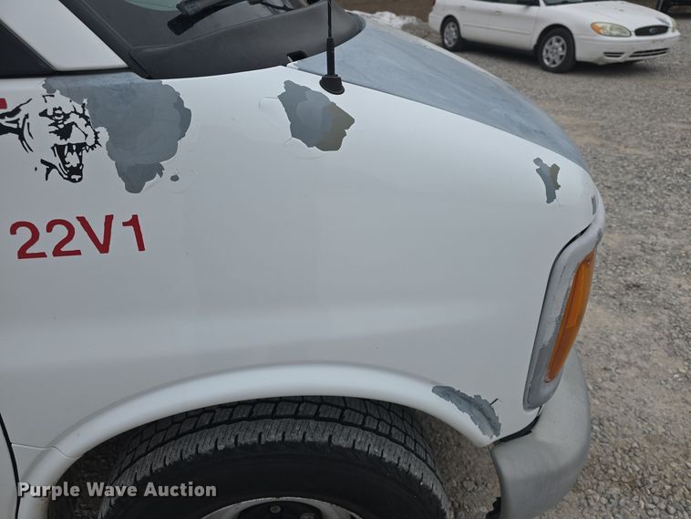 image for item DO7748 2002 Chevrolet Express 1500 