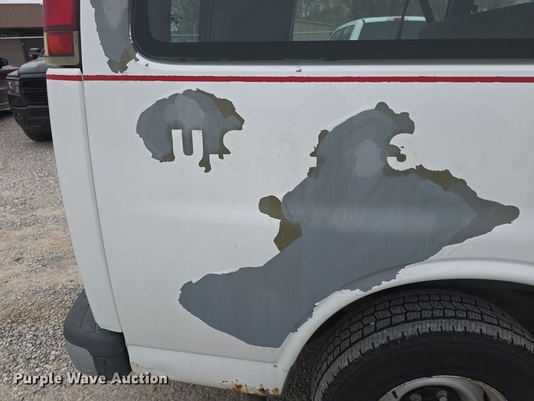 image for item DO7748 2002 Chevrolet Express 1500 