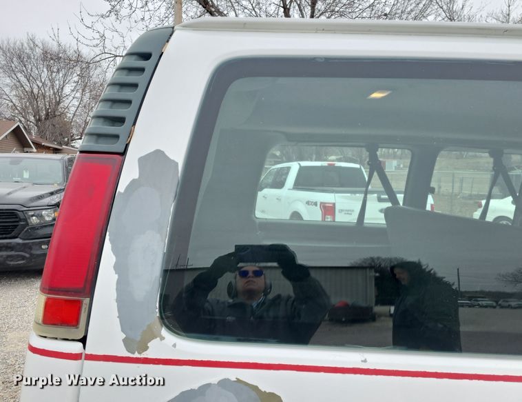 image for item DO7748 2002 Chevrolet Express 1500 