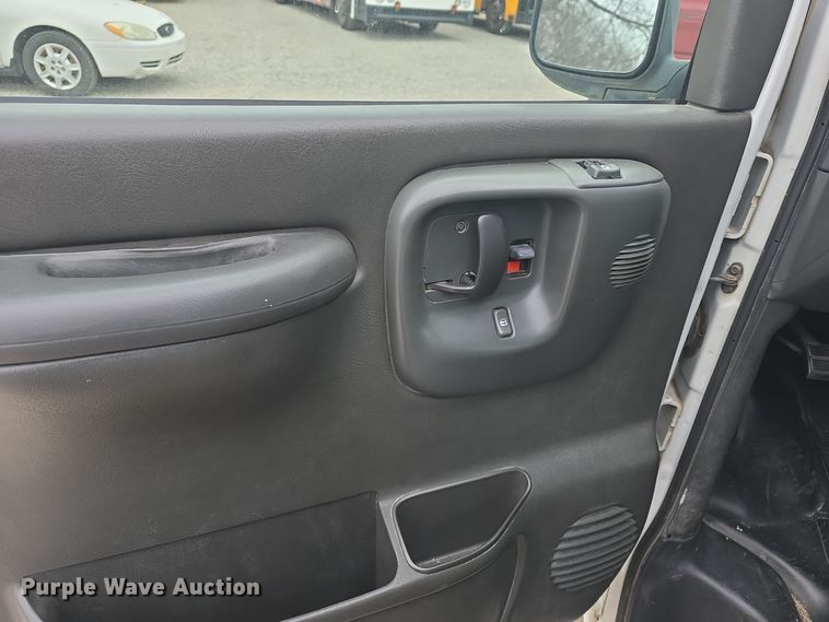 image for item DO7748 2002 Chevrolet Express 1500 