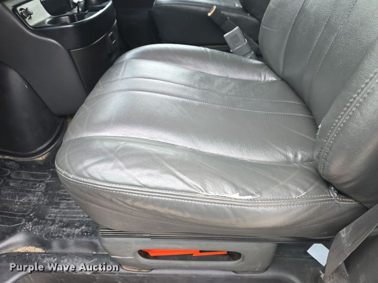 image for item DO7748 2002 Chevrolet Express 1500 