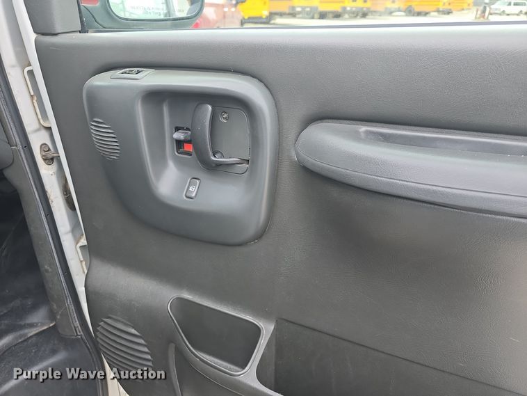 image for item DO7748 2002 Chevrolet Express 1500 