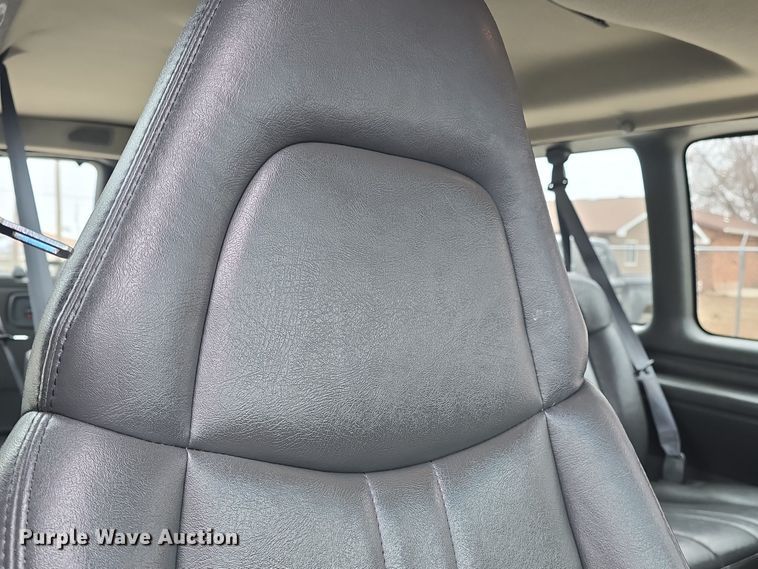 image for item DO7748 2002 Chevrolet Express 1500 