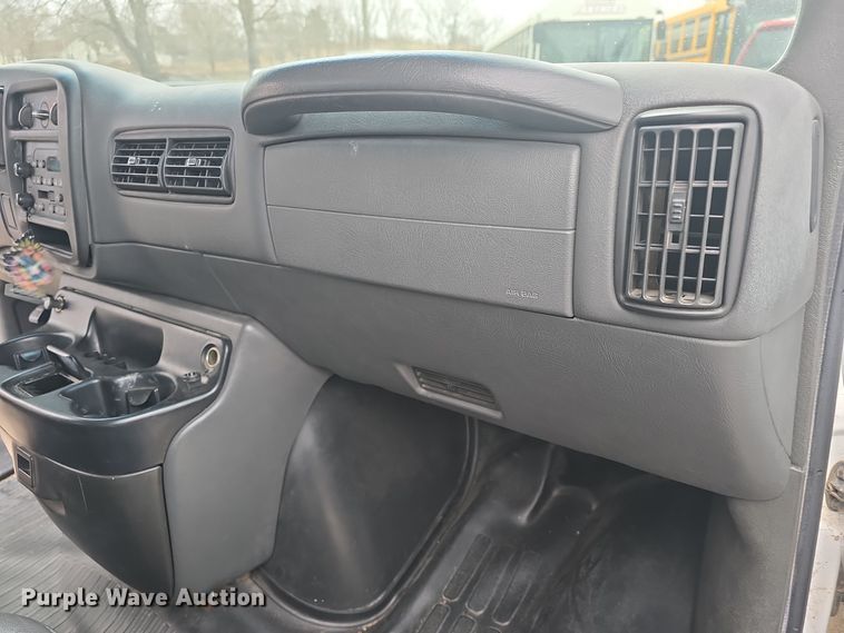 image for item DO7748 2002 Chevrolet Express 1500 