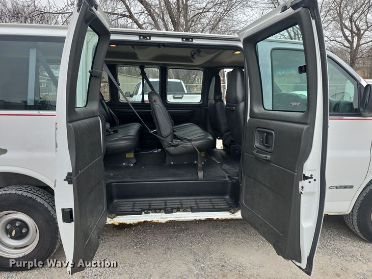 image for item DO7748 2002 Chevrolet Express 1500 