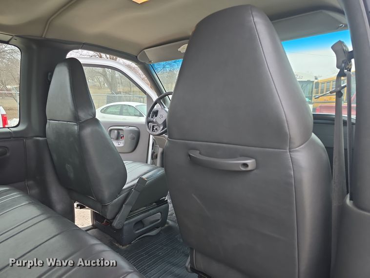 image for item DO7748 2002 Chevrolet Express 1500 