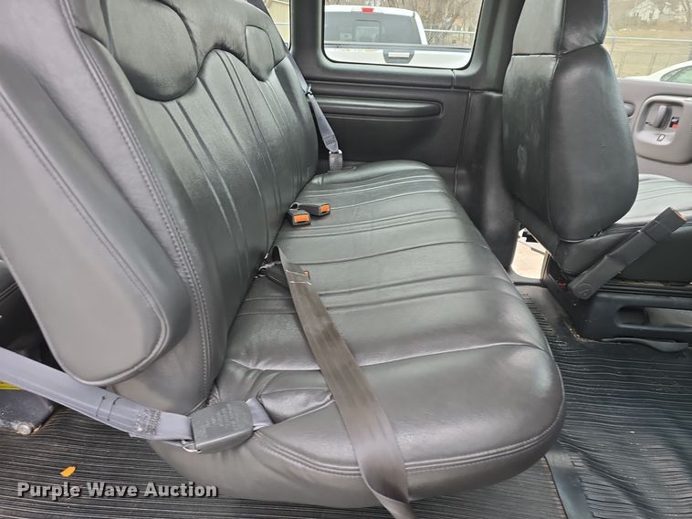 image for item DO7748 2002 Chevrolet Express 1500 