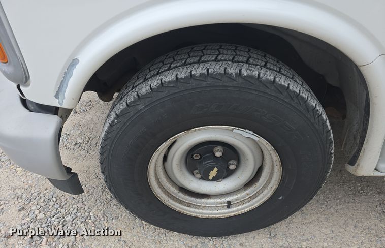 image for item DO7748 2002 Chevrolet Express 1500 