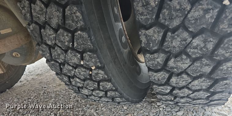 image for item DO7749 1999 Blue Bird  B7 school bus