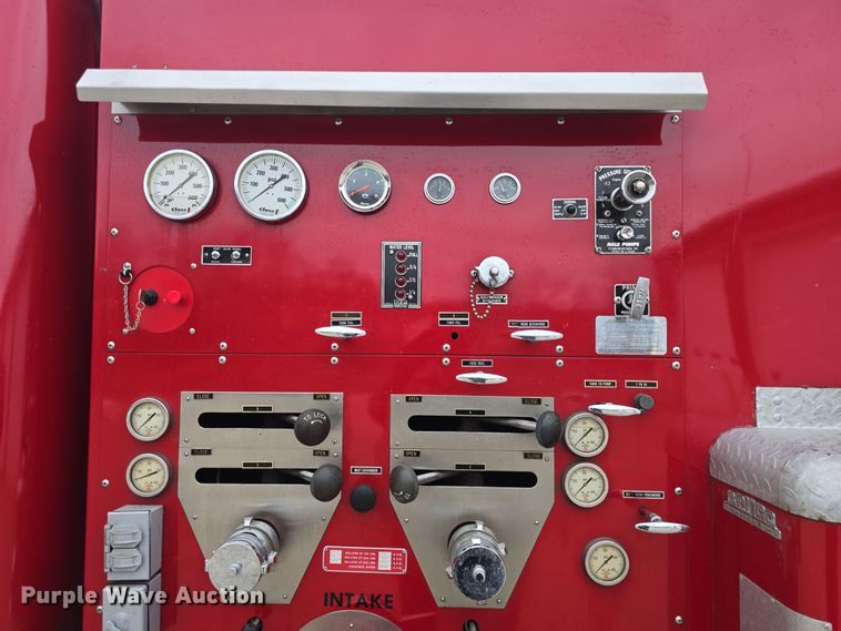 image for item DO7766 1982 International S1900 pumper fire truck