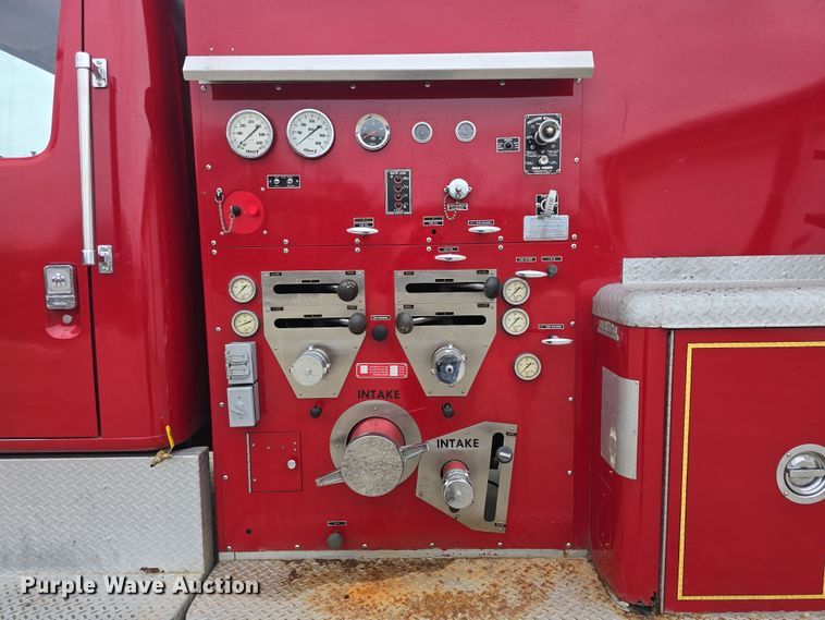 image for item DO7766 1982 International S1900 pumper fire truck