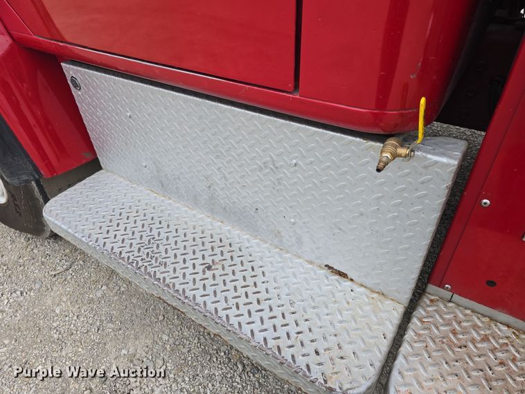 image for item DO7766 1982 International S1900 pumper fire truck