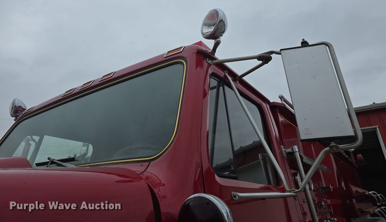 image for item DO7766 1982 International S1900 pumper fire truck