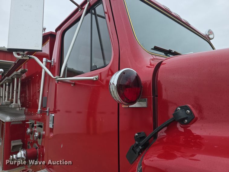 image for item DO7766 1982 International S1900 pumper fire truck