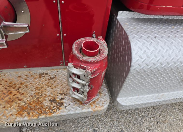 image for item DO7766 1982 International S1900 pumper fire truck