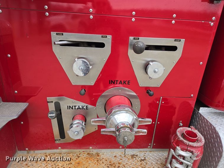 image for item DO7766 1982 International S1900 pumper fire truck