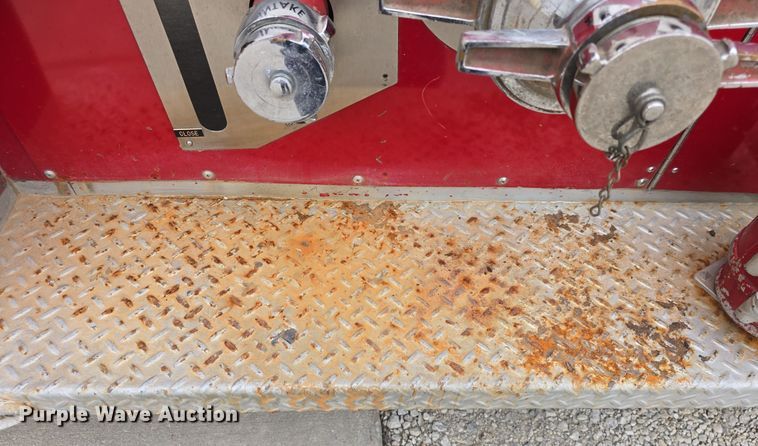 image for item DO7766 1982 International S1900 pumper fire truck