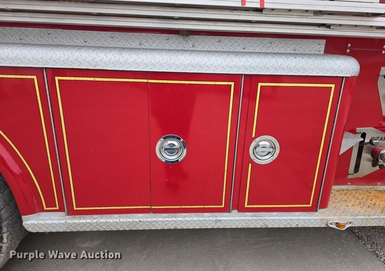 image for item DO7766 1982 International S1900 pumper fire truck