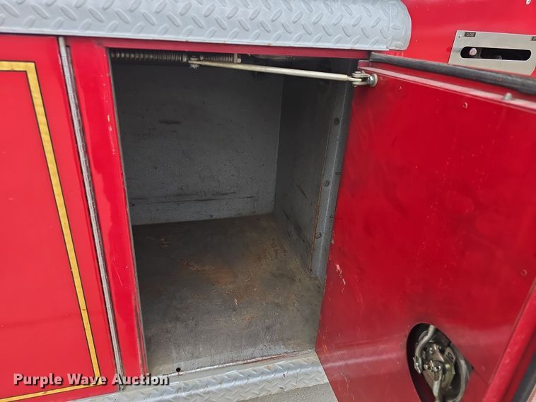 image for item DO7766 1982 International S1900 pumper fire truck