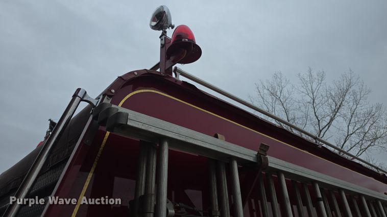 image for item DO7766 1982 International S1900 pumper fire truck