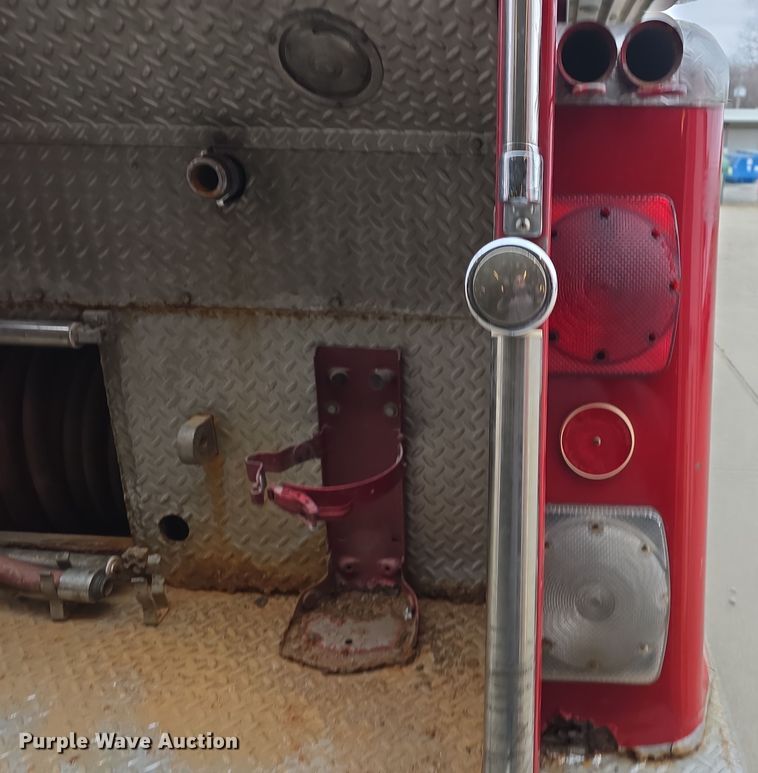 image for item DO7766 1982 International S1900 pumper fire truck