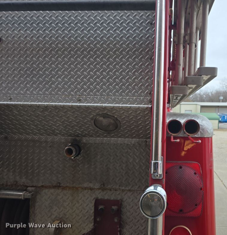 image for item DO7766 1982 International S1900 pumper fire truck