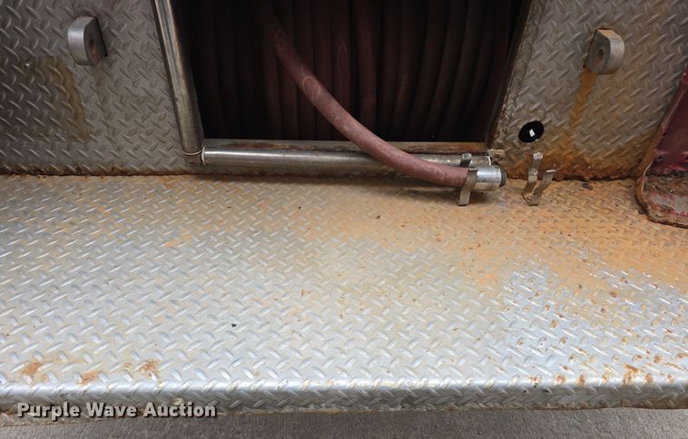 image for item DO7766 1982 International S1900 pumper fire truck