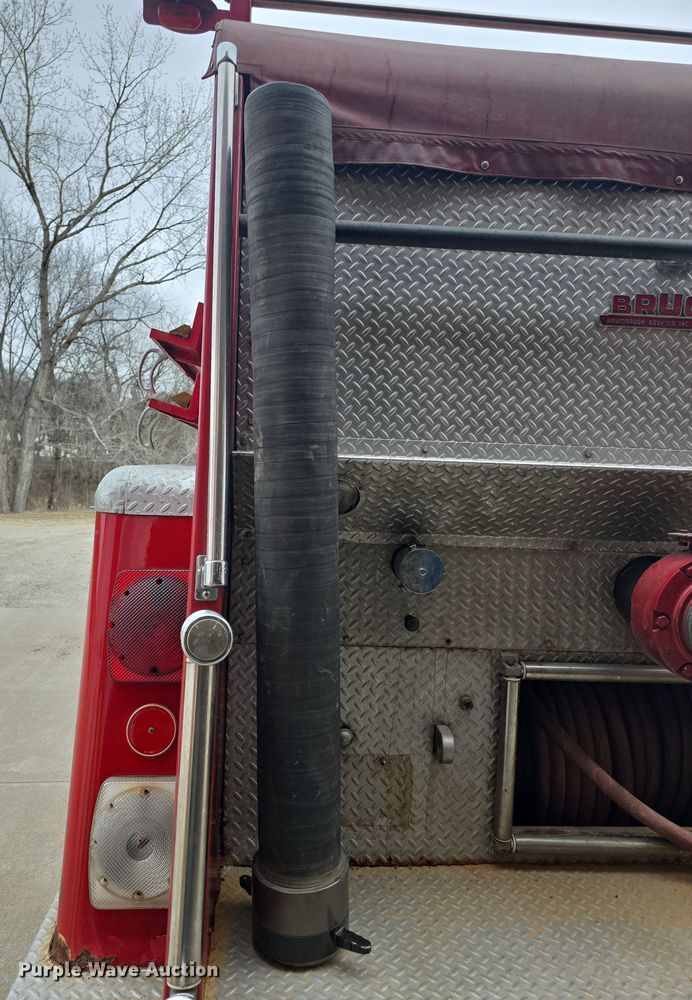 image for item DO7766 1982 International S1900 pumper fire truck