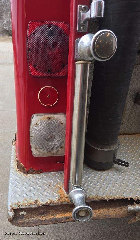 image for item DO7766 1982 International S1900 pumper fire truck